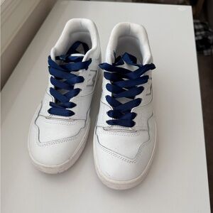 New Balance 550 Kids Size 5 White Leather Sneakers Blue Laces